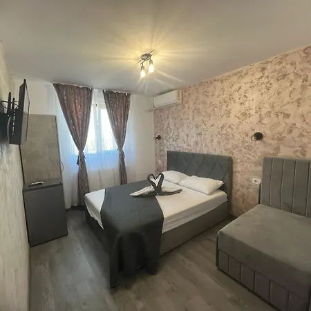 Ama Boutique 康斯坦察