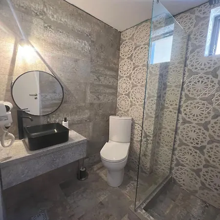 Ama Boutique * 康斯坦察